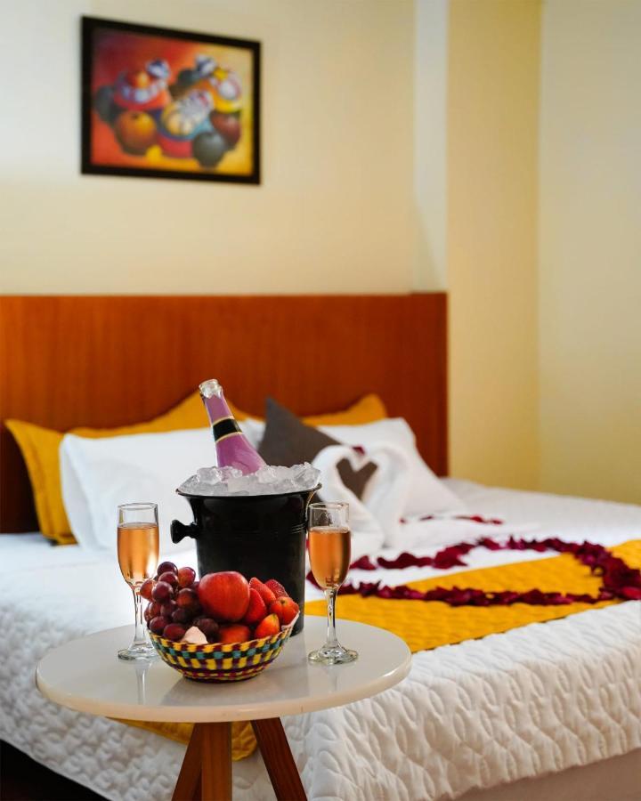 Hotel Mariscal Inn & Suite Куэнка Экстерьер фото